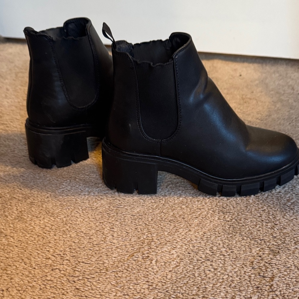 Steve Madden Chelsea Boots
